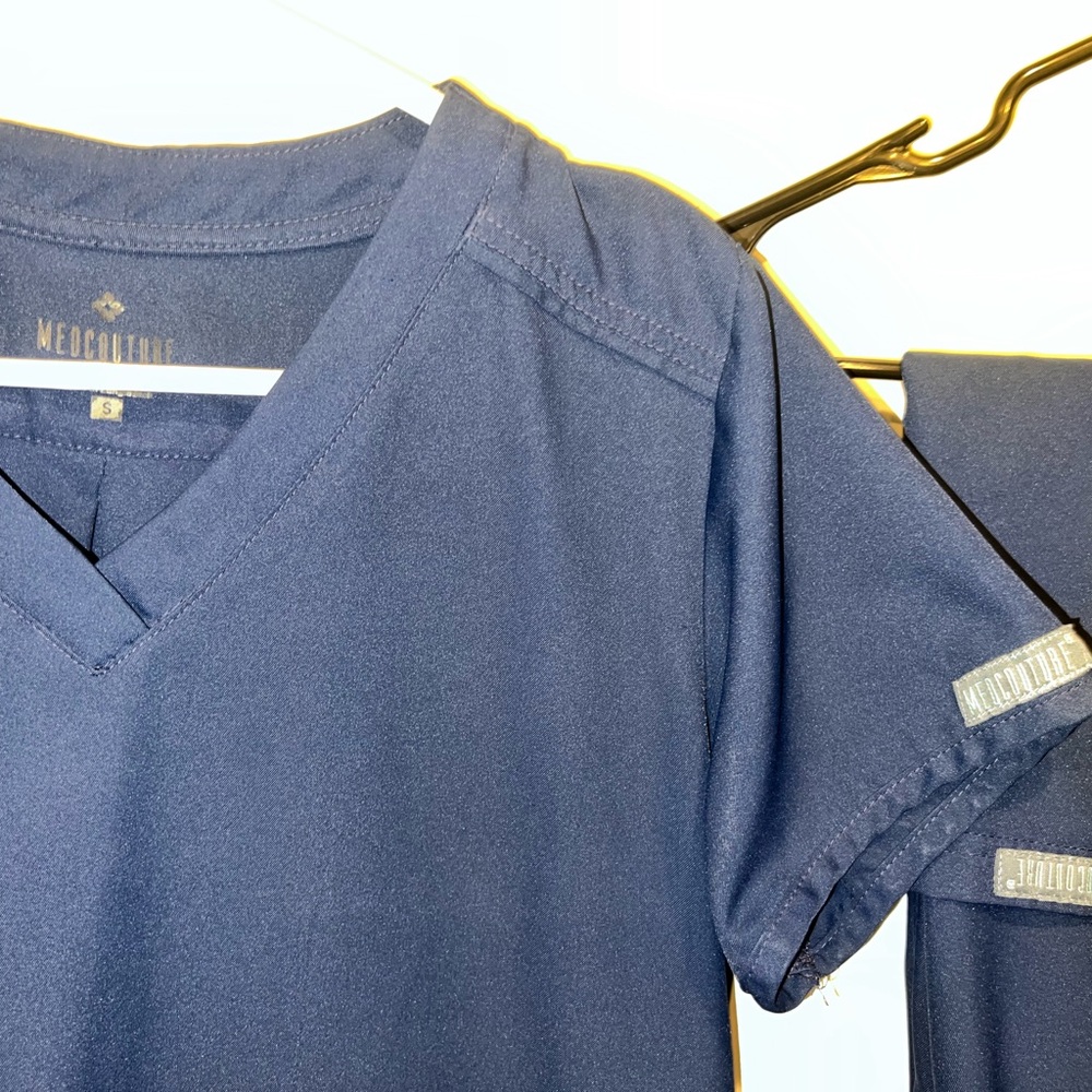 Med Couture “Insight” Navy Blue Small Scrub Set - Picture 3 of 4